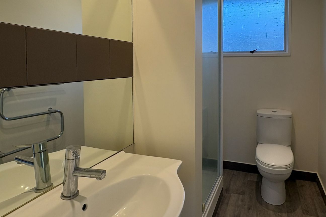 Recently refreshed 2 bedroom unit! - Meer