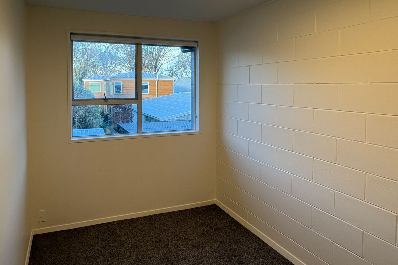 Recently refreshed 2 bedroom unit! - Aanzicht 6