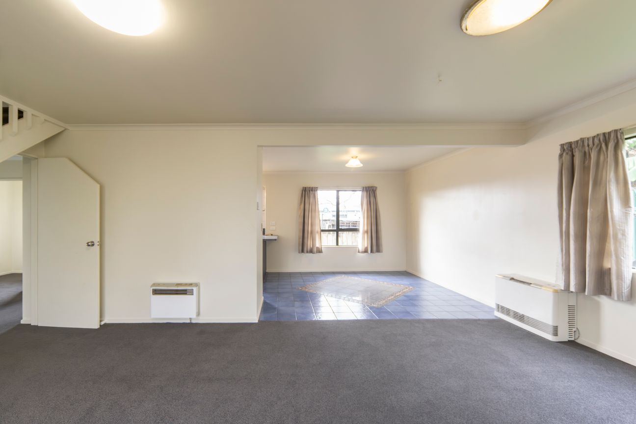 Spacious Family Home with Fresh Modern Updates - Vista 2