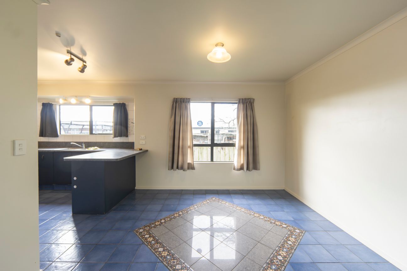 Spacious Family Home with Fresh Modern Updates - Vista 4