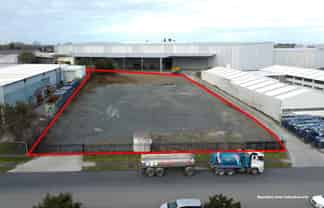 MANGERE YARD - FENCED AND SECURE
