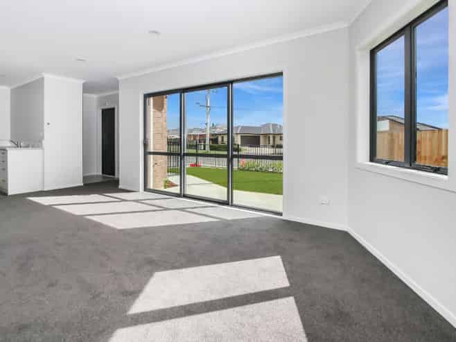 1/33A Saxbys Road, Glenview