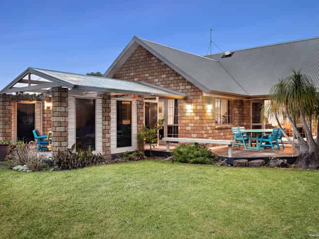 15 Awaroa Stream Drive, Waiuku