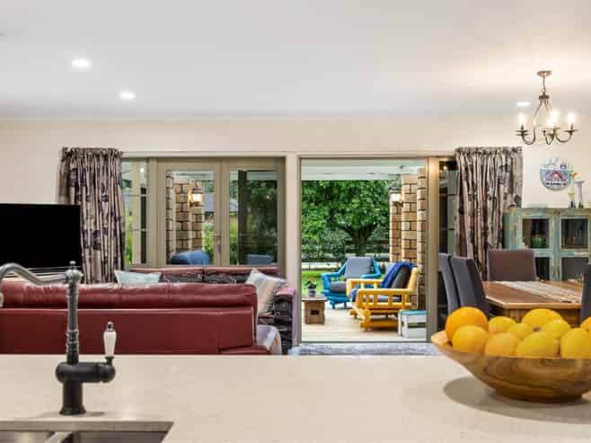 15 Awaroa Stream Drive, Waiuku