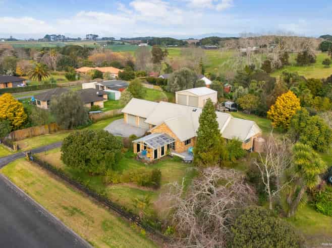 15 Awaroa Stream Drive, Waiuku