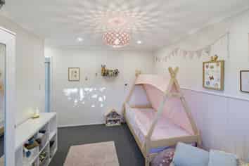 702B Park Road South, Akina