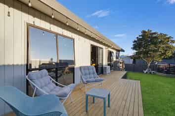 702B Park Road South, Akina