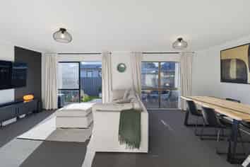 702B Park Road South, Akina