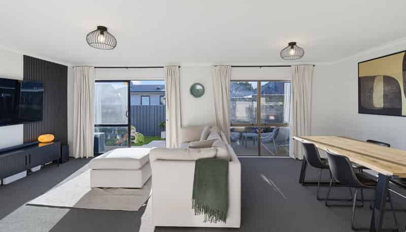 702B Park Road South, Akina