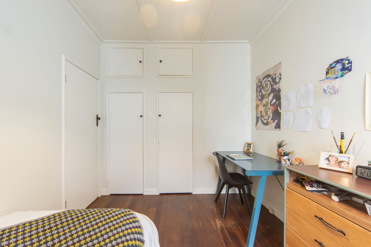 Charming 2-Bedroom Home in Hamilton East - Więcej