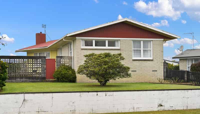 18 Deanwell Avenue, Deanwell