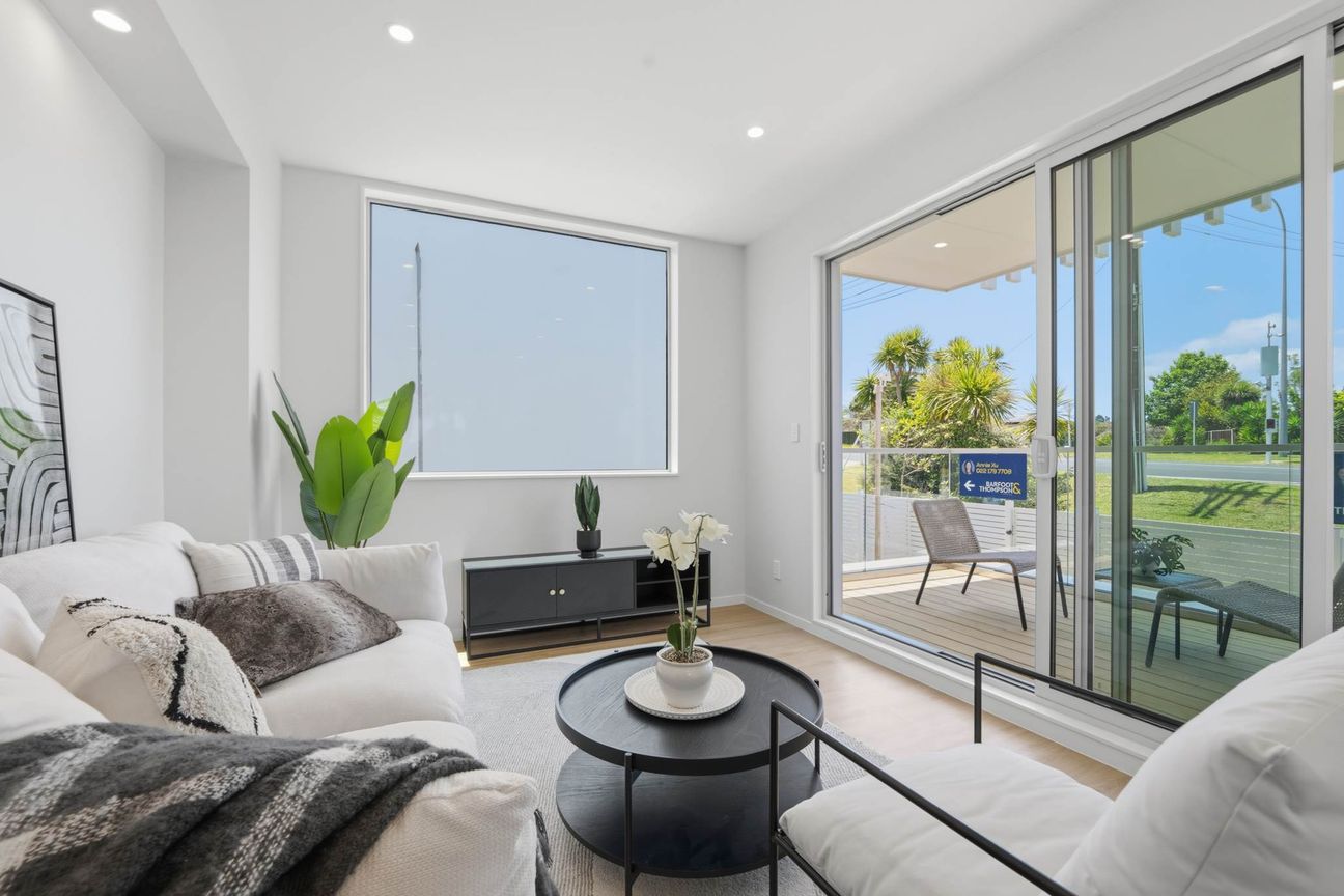 Luxury Living in the Double Westlake Zone, Forrest Hill