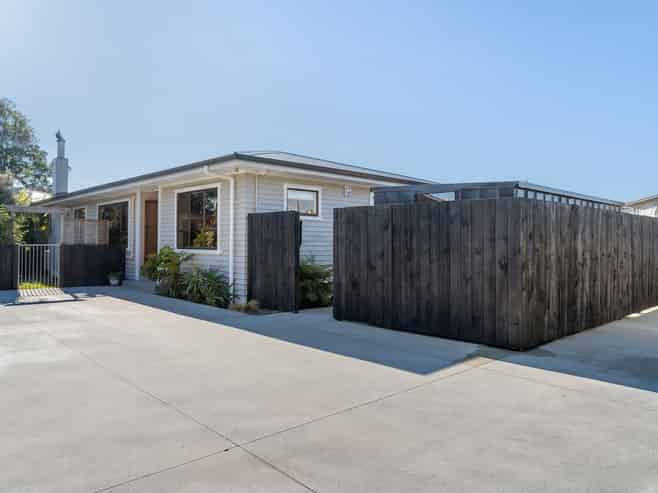 169 Welcome Bay Road, Welcome Bay