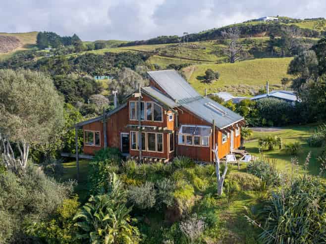 6573 Pouto Road, Pouto