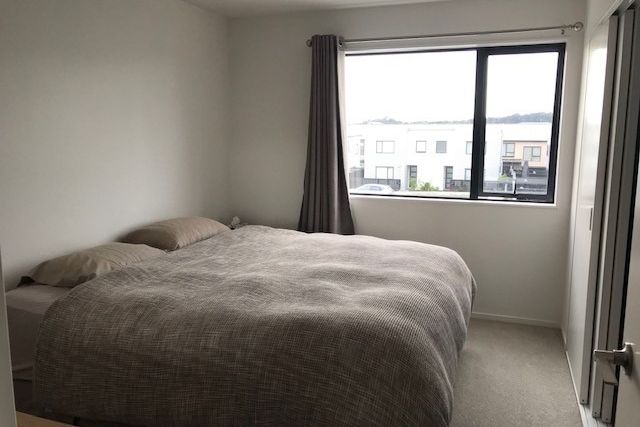 Modern & Stylish 3 Bedroom Home in the Heart of Hobsonville - Aanzicht 4