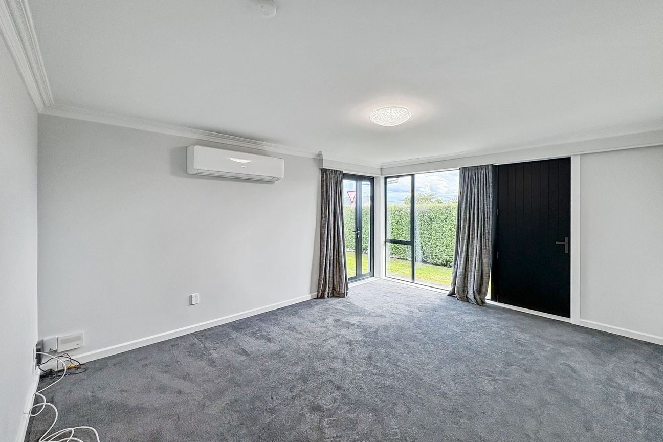 SHIRLEY - RENOVATED TWO BEDROOM HOME, SINGLE GARAGE, LARGE SECTION - Aanzicht 5