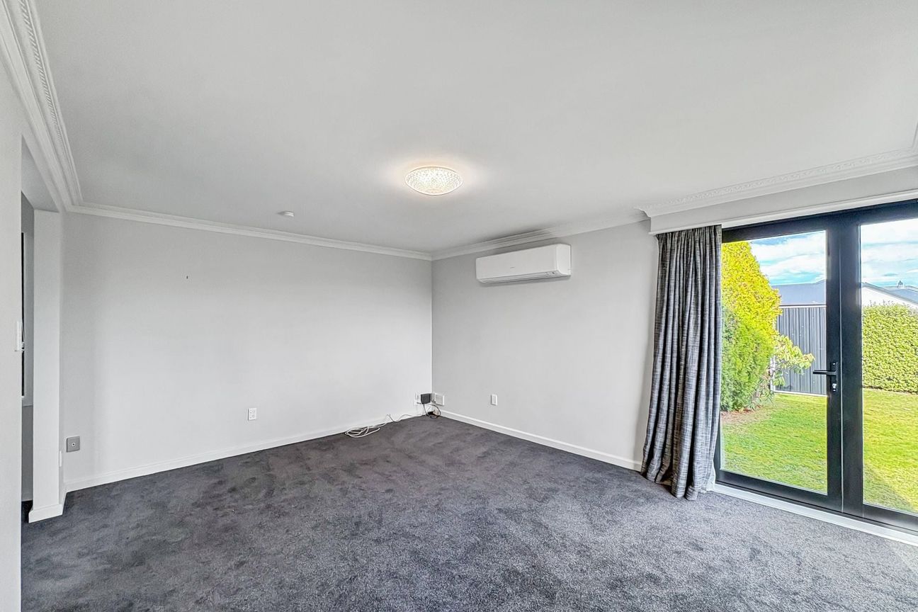 SHIRLEY - RENOVATED TWO BEDROOM HOME, SINGLE GARAGE, LARGE SECTION - Aanzicht 6