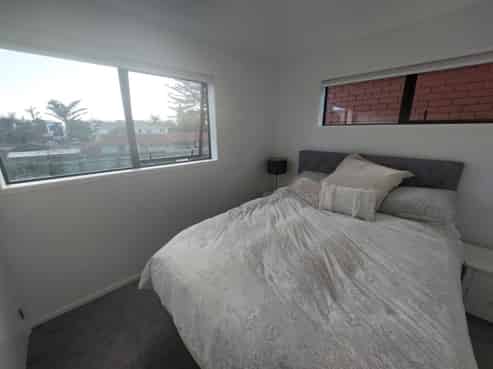 8/10 Yeovil Road, Te Atatu Peninsula