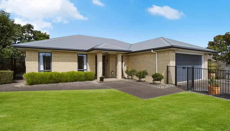27 Saint James Drive, Huntington