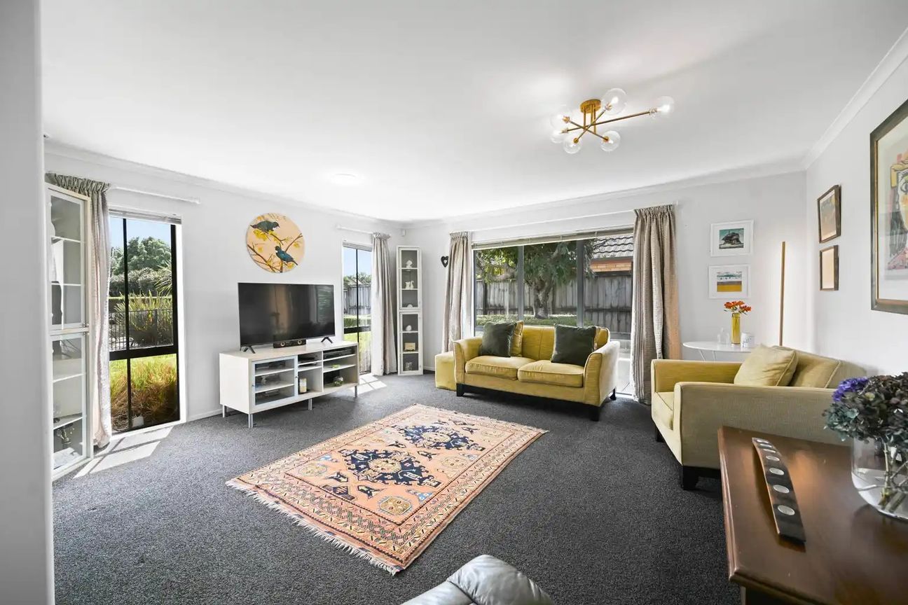 Spacious Family Home in a Prime Rototuna Location - Widok 2