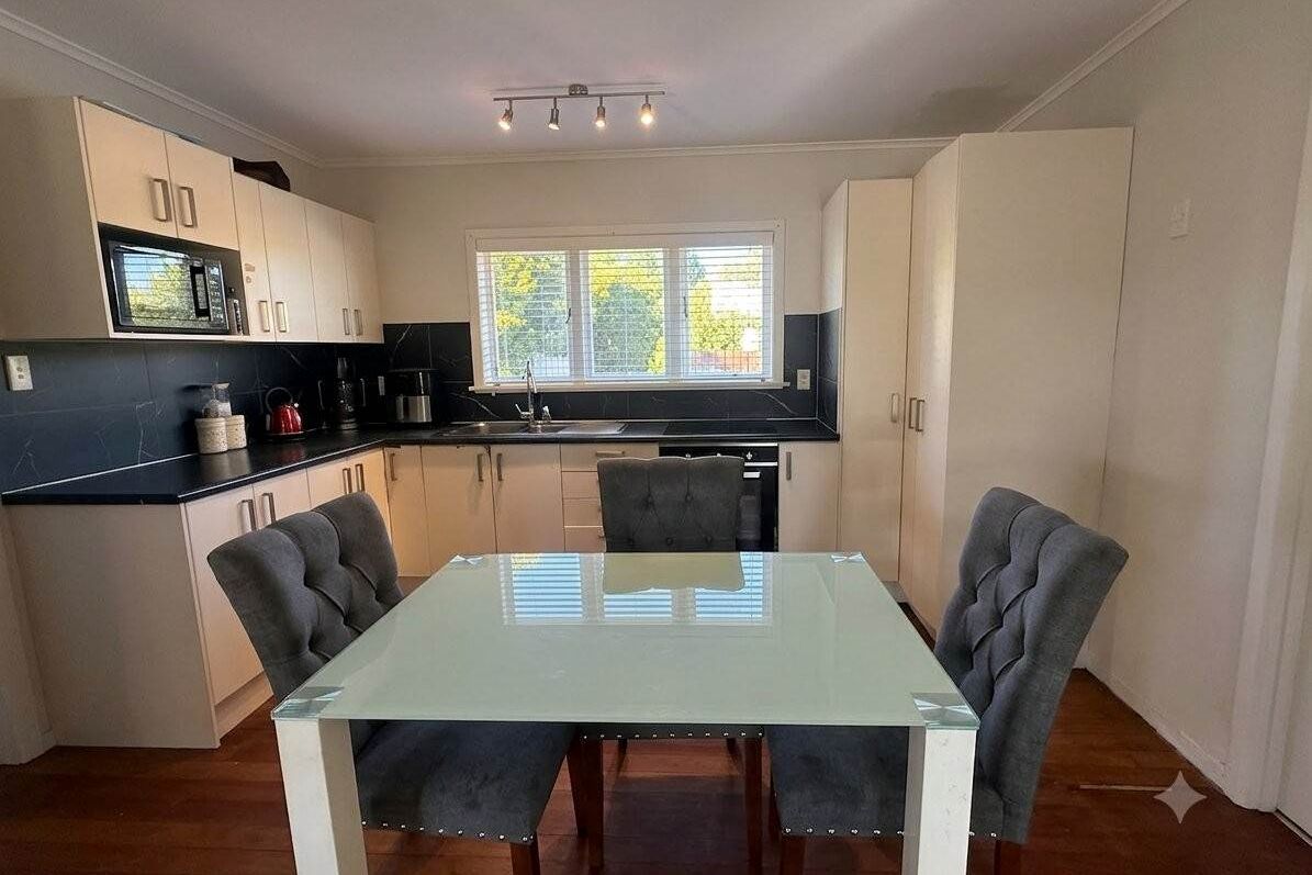 Welcome Home to Your Perfect Family Retreat! - Aanzicht 3