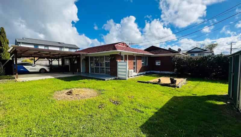 167 Henderson Valley Road, Henderson