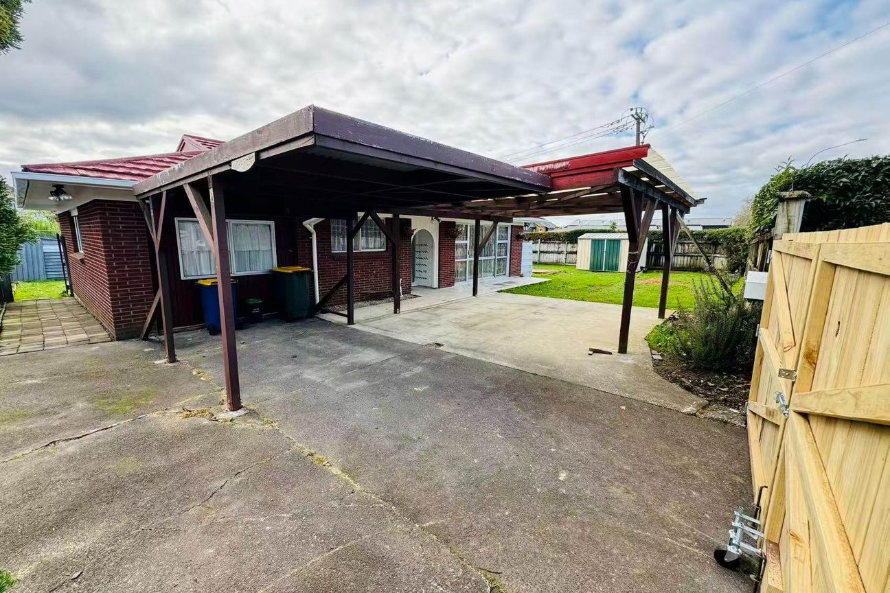 A LOVELY THREE BEDROOM UNIT - Aanzicht 3