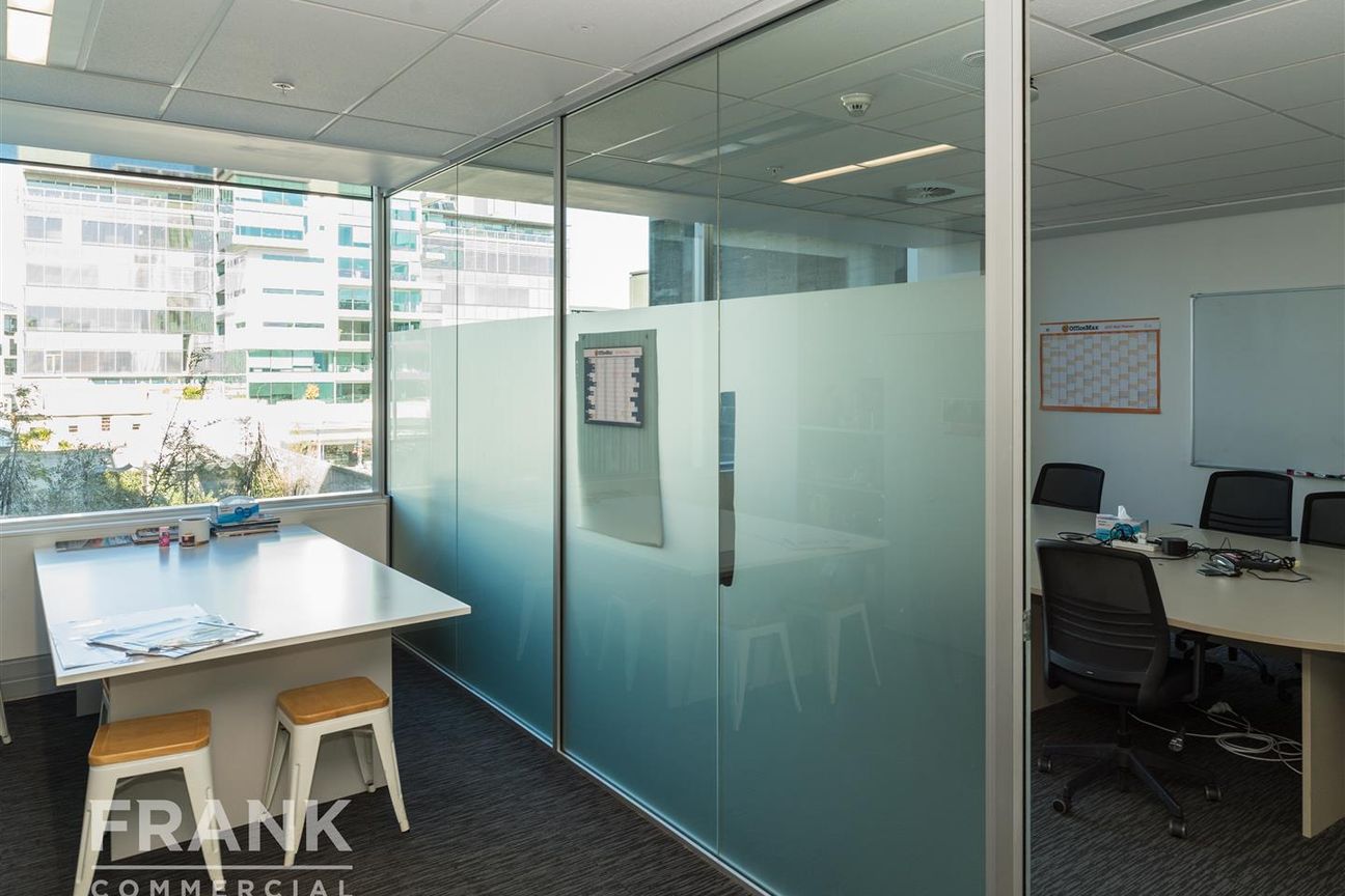 Premium CBD Office – Fully Fitted & Ready to Go - Aanzicht 4