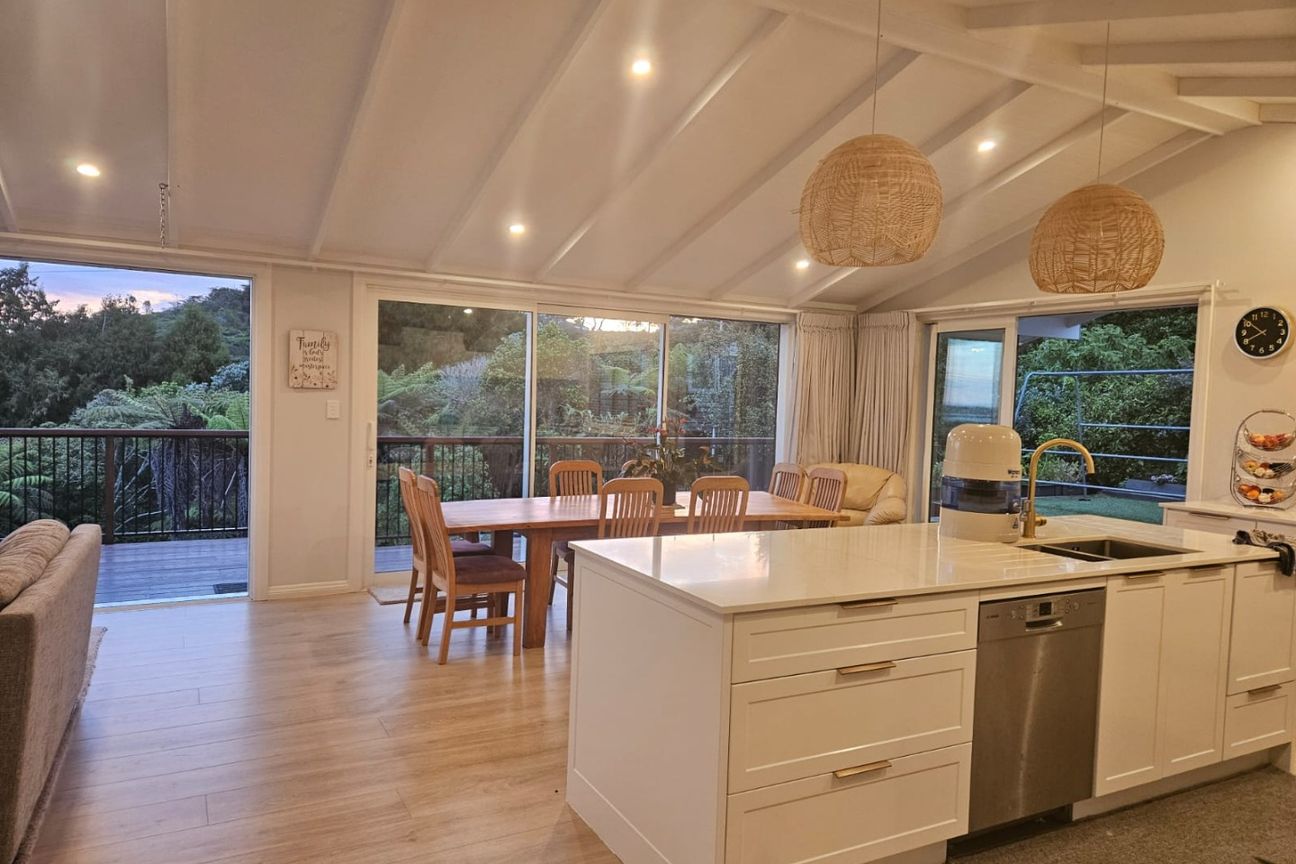 Spacious Family Home with Breath taking Views - Utilities Included - Vista 3