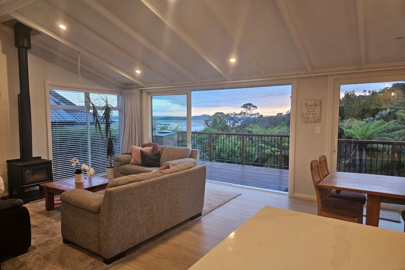 Spacious Family Home with Breath taking Views - Utilities Included - Vista 5