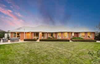 1 Becmead Drive, Harewood