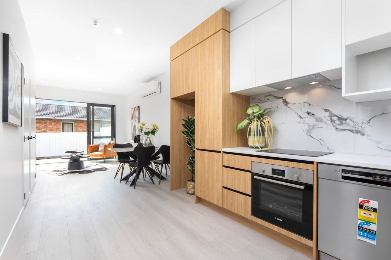 Brand New Luxury with 2 Ensuite Bedrooms & 1x Carpark - Vista 3