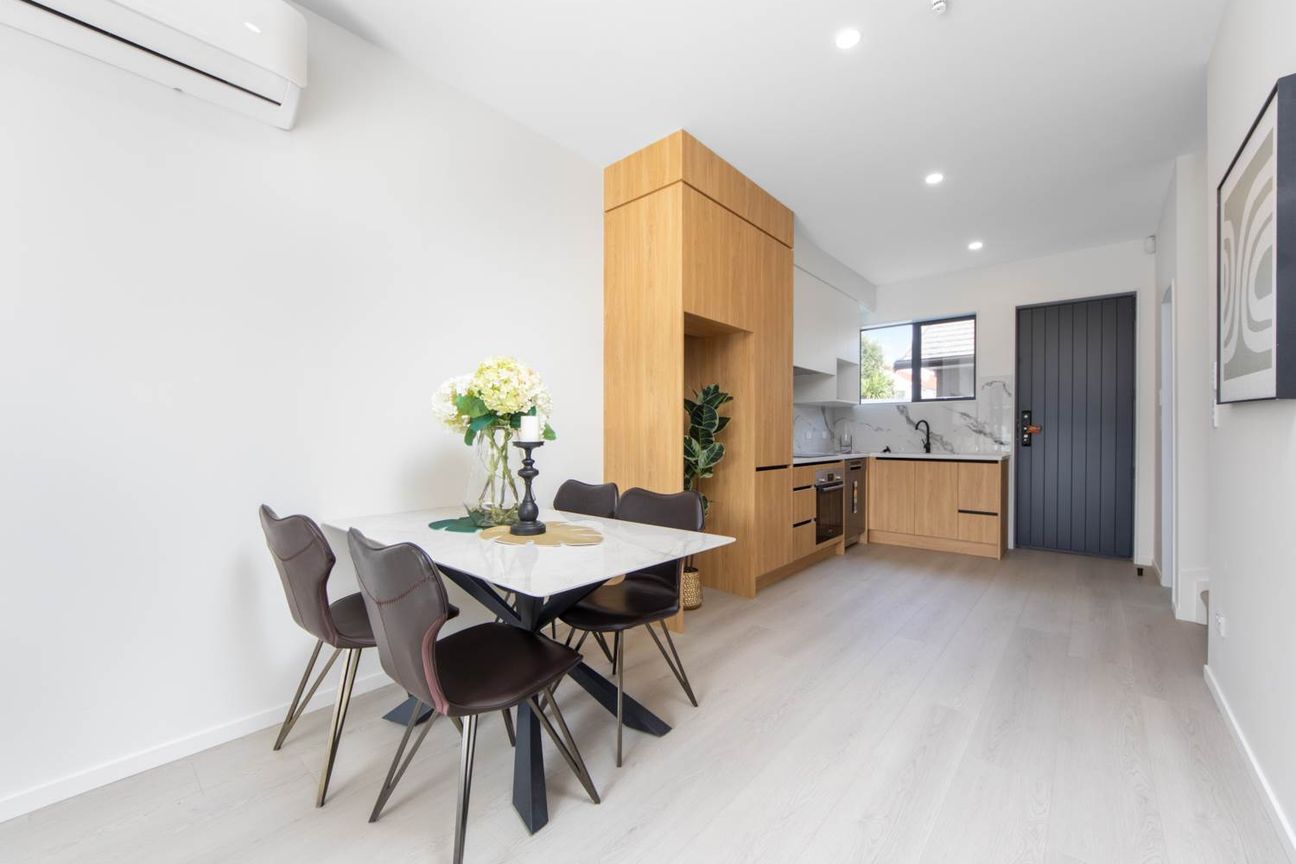 Brand New Luxury with 2 Ensuite Bedrooms & 1x Carpark - Altro