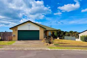 33 Blue Heron Rise, Stanmore Bay