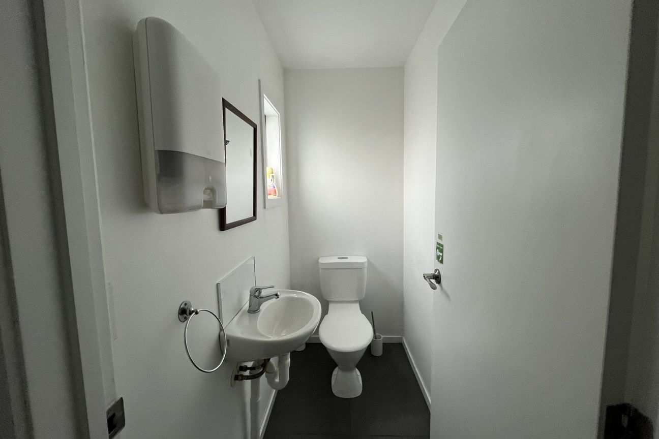 Well priced modern office in Addington - Meer