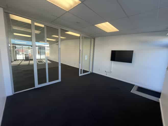 Well priced modern office in Addington
