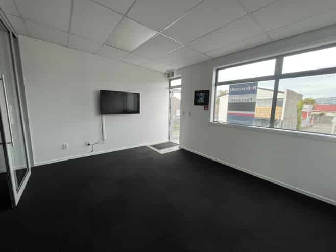 Well priced modern office in Addington