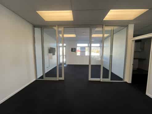 Well priced modern office in Addington