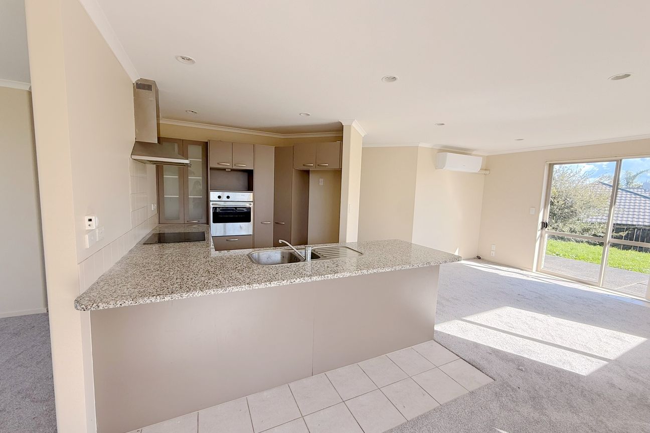 Spacious Renovated Family Home in Northcross - Widok 2