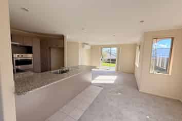 866A East Coast Road, Browns Bay