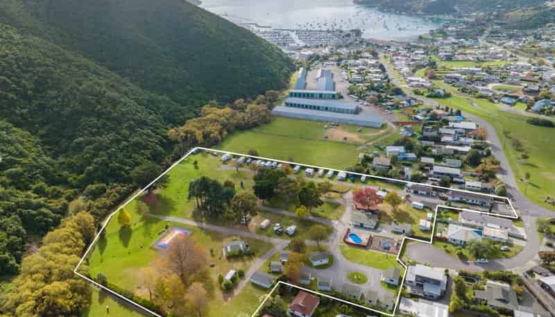10  Beach Road, Waikawa