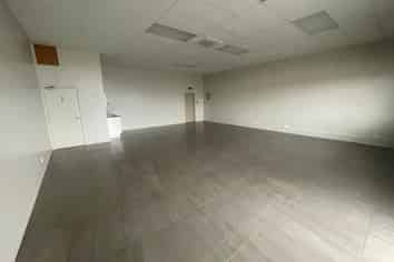 80sqm of prime SH1 exposure