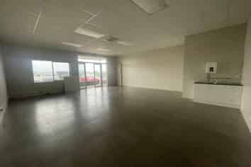 80sqm of prime SH1 exposure