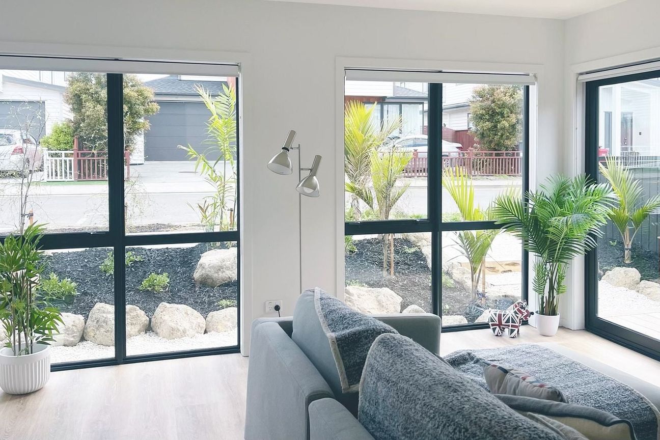 Waterfront Living 2 Bedroom Sunny partly furnished - Meer