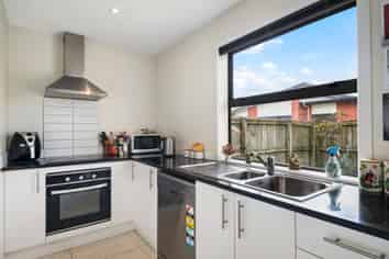 6 Adina Lane, Wiri