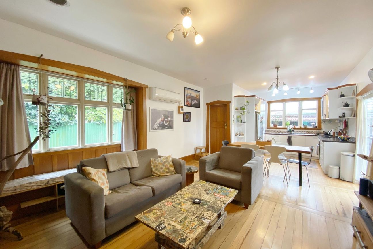 SOMERFIELD - FOUR BEDROOMS, HEATPUMP AND LOGBURNER - Fler