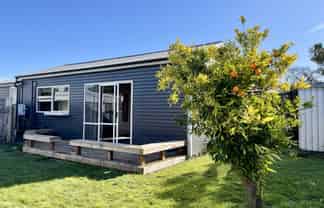 920A Dufferin Street, Akina