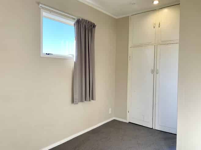 920A Dufferin Street, Akina