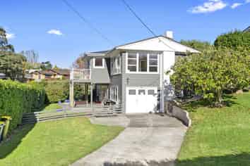 128 Tiroroa Avenue, Te Atatu South