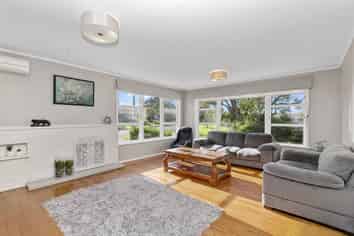 128 Tiroroa Avenue, Te Atatu South